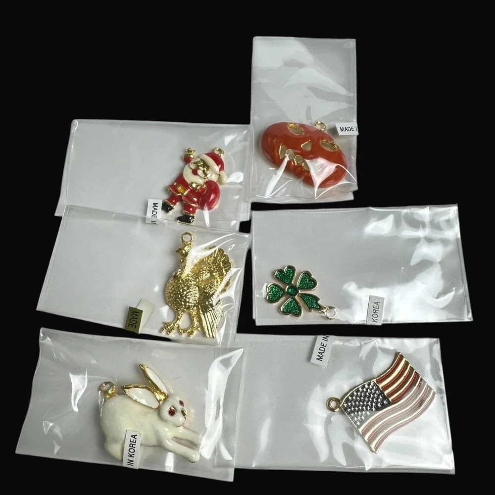 Vintage‎ 1986 Phister Ent Gold Bow Brooch - 7 Interchangeable Holiday Charms Set